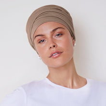 Laden Sie das Bild in den Galerie-Viewer, Emmy Turban von House of Christine bei Alopezie oder Chemotherapie