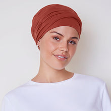 Laden Sie das Bild in den Galerie-Viewer, Emmy Turban von House of Christine bei Alopezie oder Chemotherapie