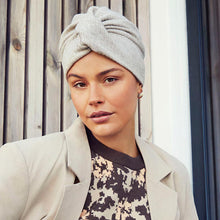 Laden Sie das Bild in den Galerie-Viewer, House of Christine Turban für Frauen in Chemotherapie oder mit Alopezie