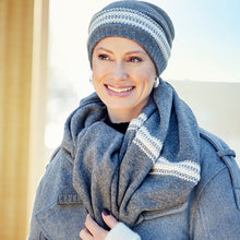 Laden Sie das Bild in den Galerie-Viewer, House of Christine Poncho für den Herbst und Winter