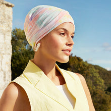 Laden Sie das Bild in den Galerie-Viewer, Zoya Turban im bunten Batik Look von House of Christine