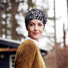 Laden Sie das Bild in den Galerie-Viewer, Lotus Turban printed House of Christine Chemo Mütze