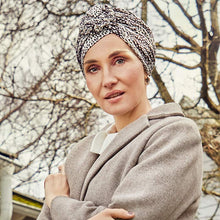 Laden Sie das Bild in den Galerie-Viewer, Lotus Turban printed House of Christine Kopfbedeckung bei Alopecia