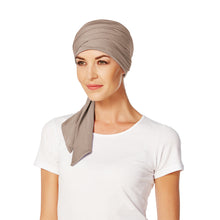 Laden Sie das Bild in den Galerie-Viewer, Christine Headwear Mantra Scarf als Chemo Mütze und bei Alopecia