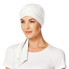 Laden Sie das Bild in den Galerie-Viewer, Christine Headwear Mantra Scarf als Chemo Mütze und bei Alopecia