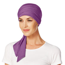Laden Sie das Bild in den Galerie-Viewer, Christine Headwear Mantra Scarf als Chemo Mütze und bei Alopecia