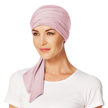 Laden Sie das Bild in den Galerie-Viewer, Christine Headwear Mantra Scarf als Chemo Mütze und bei Alopecia