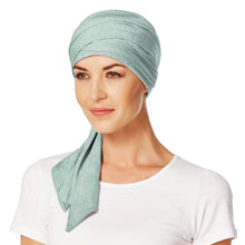 Laden Sie das Bild in den Galerie-Viewer, Christine Headwear Mantra Scarf als Chemo Mütze und bei Alopecia