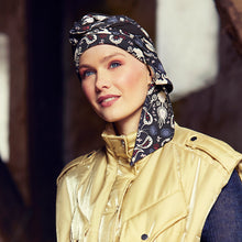Laden Sie das Bild in den Galerie-Viewer, Kopfbedeckung Frau, Haarausfall, Glatze, Chemotherapie, Alopezie, Aderans, Camaflex, Kopfbedeckung, Haare, Haarersatz, Fashion, Christine Headwear, Turban, Mode