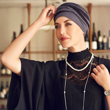 Laden Sie das Bild in den Galerie-Viewer, Turban House of Christine bei Haarausfall, Alopecia und Chemotherapie
