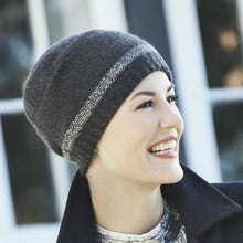 Laden Sie das Bild in den Galerie-Viewer, Aderans Germany, Kopfbedeckung Frau, Haarausfall, Glatze, Chemotherapie, Alopezie, Aderans, Camaflex, Kopfbedeckung, Haare, Haarersatz, Fashion, Christine Headwear, Turban, Mode