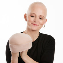Laden Sie das Bild in den Galerie-Viewer, Soft lift hat von Christine Headwear für Frauen mit Turban und Perücke während Alopezie und Chemo