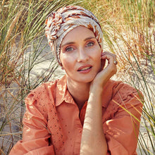 Laden Sie das Bild in den Galerie-Viewer, Lotus Turban by Christine Headwear für Alopezie und Chemotherapie