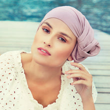 Laden Sie das Bild in den Galerie-Viewer, Christine Headwear Anna V Tube Turban bei Chemotherapie und Alopezie