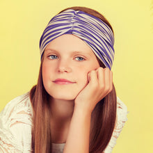 Laden Sie das Bild in den Galerie-Viewer, Christine Headwear Petite Swan printed - Aderans Germany
