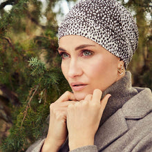 Laden Sie das Bild in den Galerie-Viewer, Yoga Turban House of Christine Kopfbedeckung bei Alopecia