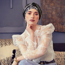 Laden Sie das Bild in den Galerie-Viewer, Scarlett Christine Headwear Kopfbedeckung für Frauen mit Alopecia und Chemotherapie