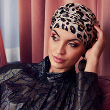Laden Sie das Bild in den Galerie-Viewer, Amber Boho Turban House of Christine Frauen mit Alopecia