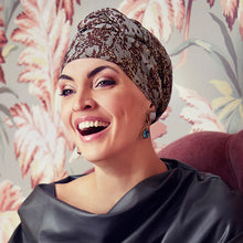Laden Sie das Bild in den Galerie-Viewer, Amber Boho Turban House of Christine Frauen mit Alopecia
