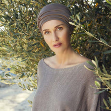 Laden Sie das Bild in den Galerie-Viewer, Turban von House of Christine für Frauen mit Alopezie oder Chemotherapie