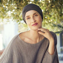 Laden Sie das Bild in den Galerie-Viewer, Turban von House of Christine für Frauen mit Alopezie oder Chemotherapie