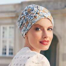 Laden Sie das Bild in den Galerie-Viewer, Lotus Turban von Christine Headwear Chemo Mütze und Kopfbedeckung bei Alopecia