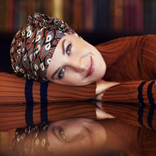 Laden Sie das Bild in den Galerie-Viewer, Lotus Turban von Christine Headwear Chemo Mütze und Kopfbedeckung bei Alopecia