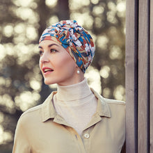 Laden Sie das Bild in den Galerie-Viewer, Lotus Turban von Christine Headwear Chemo Mütze und Kopfbedeckung bei Alopecia