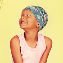 Laden Sie das Bild in den Galerie-Viewer, Kopfbedeckung + Kinder, Haarausfall, Glatze, Chemotherapie, Alopezie, Aderans, Camaflex, Kopfbedeckung, Haare, Haarersatz, Fashion, Christine Headwear