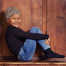 Laden Sie das Bild in den Galerie-Viewer, Aderans Germany, Kopfbedeckung + Kinder, Haarausfall, Glatze, Chemotherapie, Alopezie, Aderans, Camaflex, Kopfbedeckung, Haare, Haarersatz, Fashion, Christine Headwear