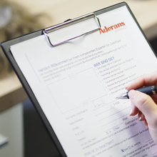 Laden Sie das Bild in den Galerie-Viewer, Toupet, Lacefront, Monomontur, PU Rand, Echthaar, Haarsystem, Haarteil, Herrenhaarteil, Frauenhaarteil, Alopezie, Haarausfall, Haarteil zum kleben, Unsichtbarer Haarersatz, Zweithaar