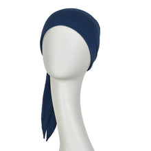 Laden Sie das Bild in den Galerie-Viewer, Christine Headwear Mantra Scarf als Chemo Mütze und bei Alopecia