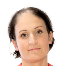 Laden Sie das Bild in den Galerie-Viewer, Modische Perücke, Perücke Frau, Fashion wig, Perücken kaufen online, Kunsthaarperücke, Wig, Kunsthaar, Syntethische Faser, Kurzhaar, Tresse, Vollperücke, Perücke bei Chemo, Perücke bei Chemotherapie, Alopezie, Haarausfall, Haarverlust