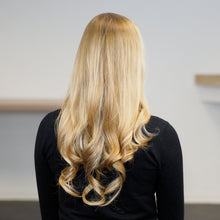 Laden Sie das Bild in den Galerie-Viewer, Aderans, Camaflex, Fashion Haarteil, Haare, Hair, Haarersatz, Clip-in Extension, Haare, blond, Locken, lange Haare, Frau