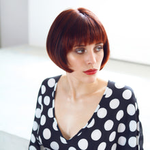 Laden Sie das Bild in den Galerie-Viewer, Modische Perücke, Perücke Frau, Fashion wig, Perücken kaufen online, Kunsthaarperücke, Wig, Kunsthaar, Syntethische Faser, Kurzhaar, Tresse, Vollperücke, Perücke bei Chemo, Perücke bei Chemotherapie, Alopezie, Haarausfall, Haarverlust
