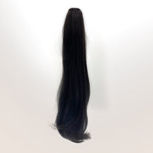 Laden Sie das Bild in den Galerie-Viewer, Haare, Haarteil, Extensions, Aderans, Camaflex, Haarersatz, Haarausfall, Fashion, modisch, Mode, Haarverdichtung, kahle Stellen, Haarfüller, Clips