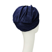 Laden Sie das Bild in den Galerie-Viewer, Luna V Turban von Christine Headwear für Frauen mit Alopezie und Chemotherapie