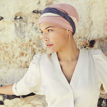 Laden Sie das Bild in den Galerie-Viewer, Turban von House of Christine für Frauen mit Alopecia und Haarausfall aufgrund von Chemotherapie
