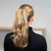 Laden Sie das Bild in den Galerie-Viewer, Haare, Haarteil, Extensions, Aderans, Camaflex, Haarersatz, Haarausfall, Fashion, modisch, Mode, Haarverdichtung, kahle Stellen, Haarfüller, Clips