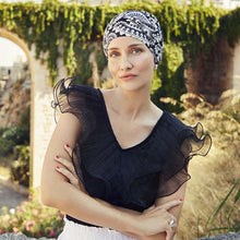 Laden Sie das Bild in den Galerie-Viewer, Shakti Turban Christine Headwear Kopfbedeckung für Frauen mit Alopecia oder Chemo