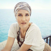 Laden Sie das Bild in den Galerie-Viewer, Turban House of Christine bei Alopecia, Chemotherapie und Haarausfall