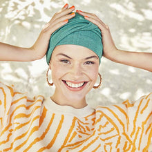 Laden Sie das Bild in den Galerie-Viewer, Turban von House of Christine für den haarlosen Frauenkopf bei Alopecia