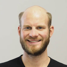 Laden Sie das Bild in den Galerie-Viewer, Second Skin, Toupet, Lacefront, Monomontur, PU Rand, Echthaar, Haarsystem, Haarteil, Herrenhaarteil, Frauenhaarteil, Alopezie, Haarausfall, Haarteil zum kleben, Unsichtbarer Haarersatz, Zweithaar, French Lace, Filmansatz