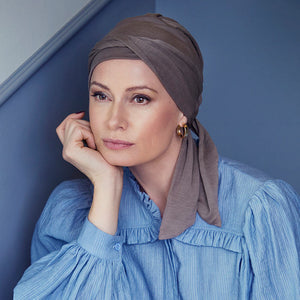 Turban in braun/grau für Frauen mit Haarausfall aufgrund von Alopezie oder Chemo