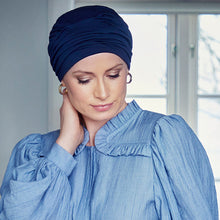 Laden Sie das Bild in den Galerie-Viewer, Turban von House of Christine für Frauen mit Alopezie und Chemotherapie
