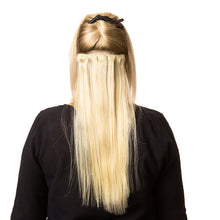 Laden Sie das Bild in den Galerie-Viewer, Eine lange Tresse blonde Clip-In Extensions
