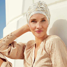Laden Sie das Bild in den Galerie-Viewer, Lotus Turban by Christine Headwear für Alopezie und Chemotherapie
