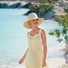 Laden Sie das Bild in den Galerie-Viewer, Kopfbedeckung Frau, Haarausfall, Glatze, Chemotherapie, Alopezie, Aderans, Camaflex, Kopfbedeckung, Haare, Haarersatz, Fashion, Christine Headwear, Sommer, Sonne, Vacation, Urlaub
