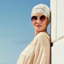 Laden Sie das Bild in den Galerie-Viewer, Shakti Turban Christine Headwear Kopfbedeckung für Frauen mit Alopecia oder Chemo
