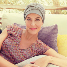 Laden Sie das Bild in den Galerie-Viewer, Mila Turban von House of Christine Kopfbedeckung bei Chemotherapie
